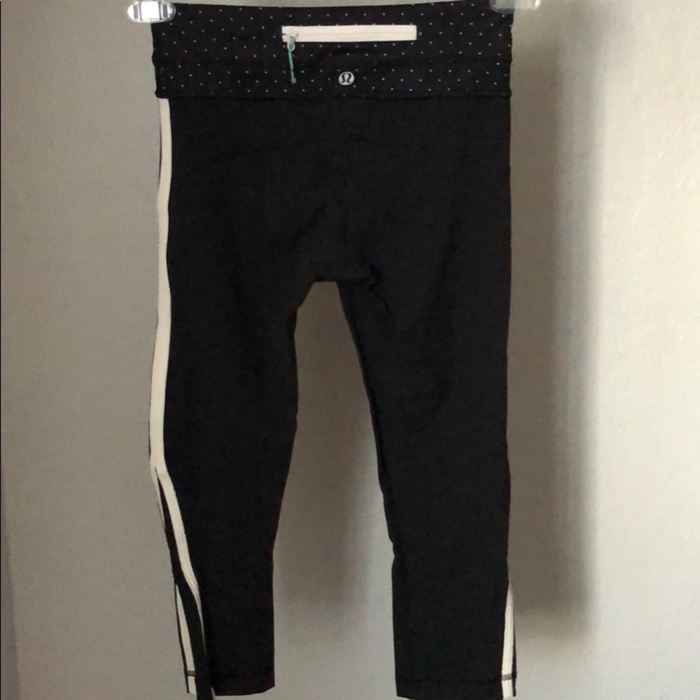 Lululemon cropped yoga pants